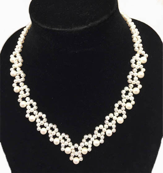 Stylish And Classic Pearl Necklace