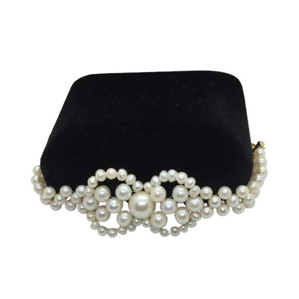 Stylish And Classic Pearl Bracelet