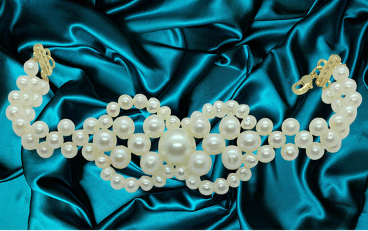 Stylish And Classic Pearl Bracelet