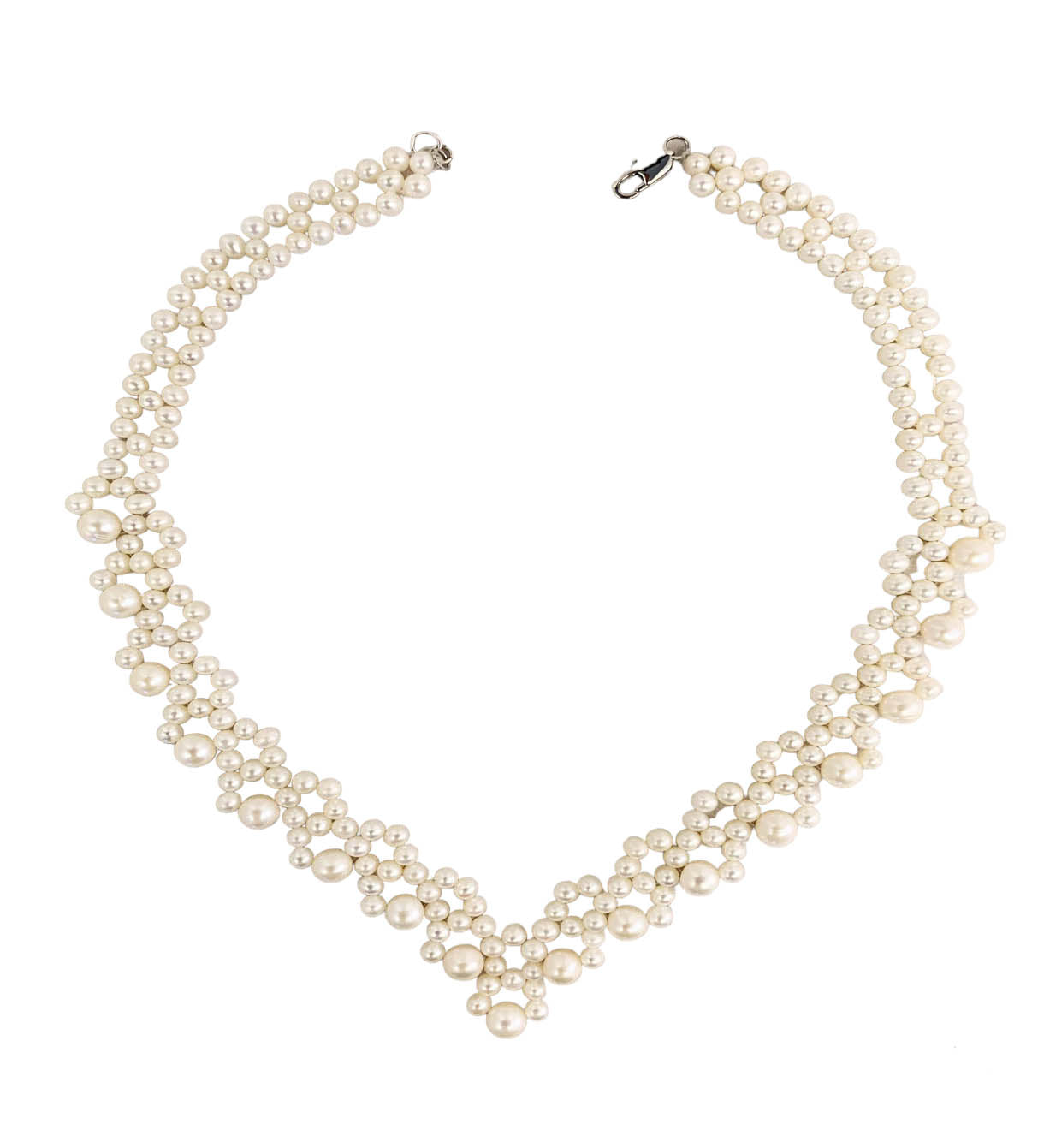 Stylish And Classic Pearl Necklace