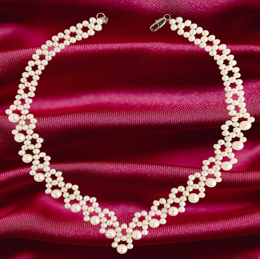 Stylish And Classic Pearl Necklace
