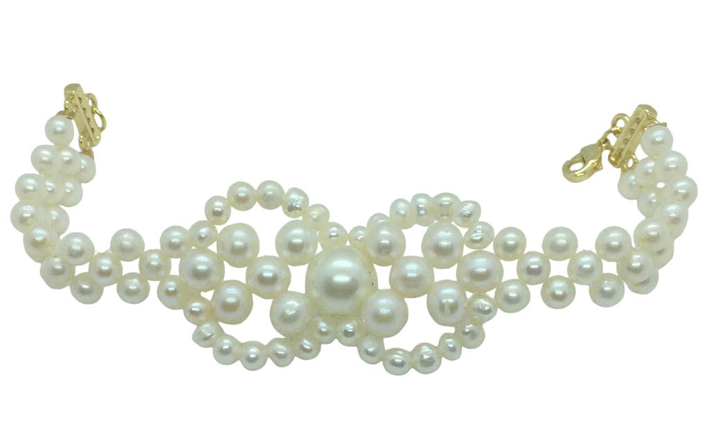 Stylish And Classic Pearl Bracelet